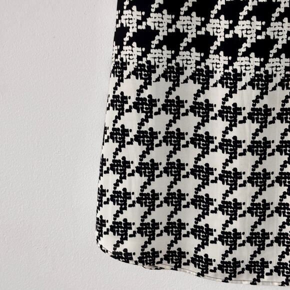 CAbi Women's Black and White Houndstooth Detailed Flowy Tank Top Size Small - Picture 10 of 12